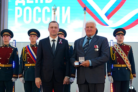 Губернатор вручил награды жителям Саратовской области